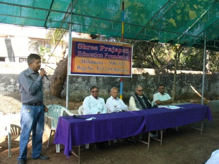 Issueing Cheques to Students by SPEF Bilimora