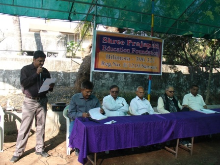 Issueing Cheques to Students by SPEF Bilimora