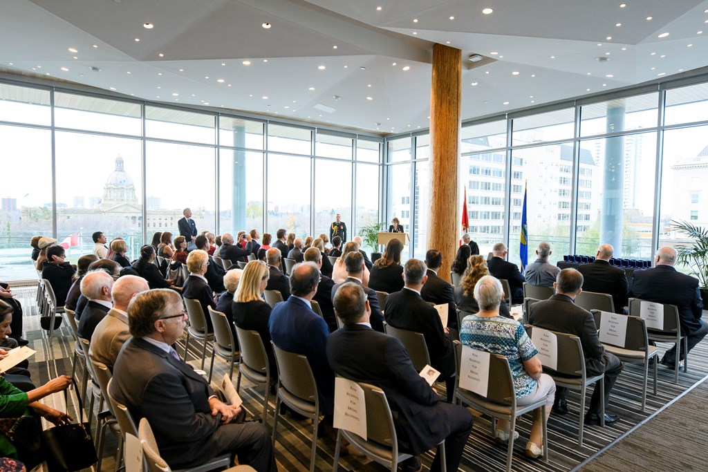 Manish presenting cheque