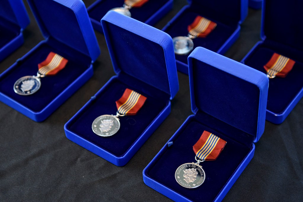 Manish presenting cheque